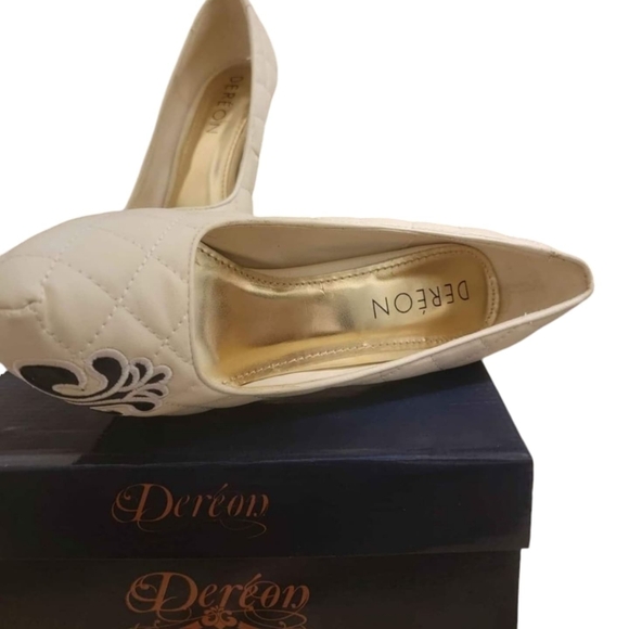 NEVER WORN House of Deréon Beige Quilted Pattern Platform Stilettos Size 8 - Picture 2 of 5